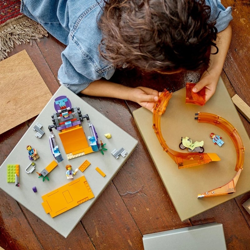 LEGO - City Smashing Chimpanzee Stunt Loop 226 Pieces - 60338 - Image 4