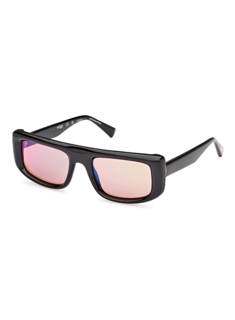 GUESS نظارة شمسية بلاستيكية مستطيلة الشكل للجنسين GU0013801U53 - مقاس العدسة: 53 مم - أسود لامع - Image 1