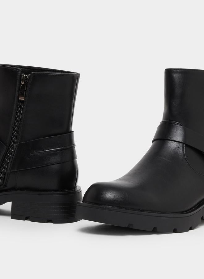 ستايلي حذاء بوت بطول الكاحل مزين بإبزيم - Image 3