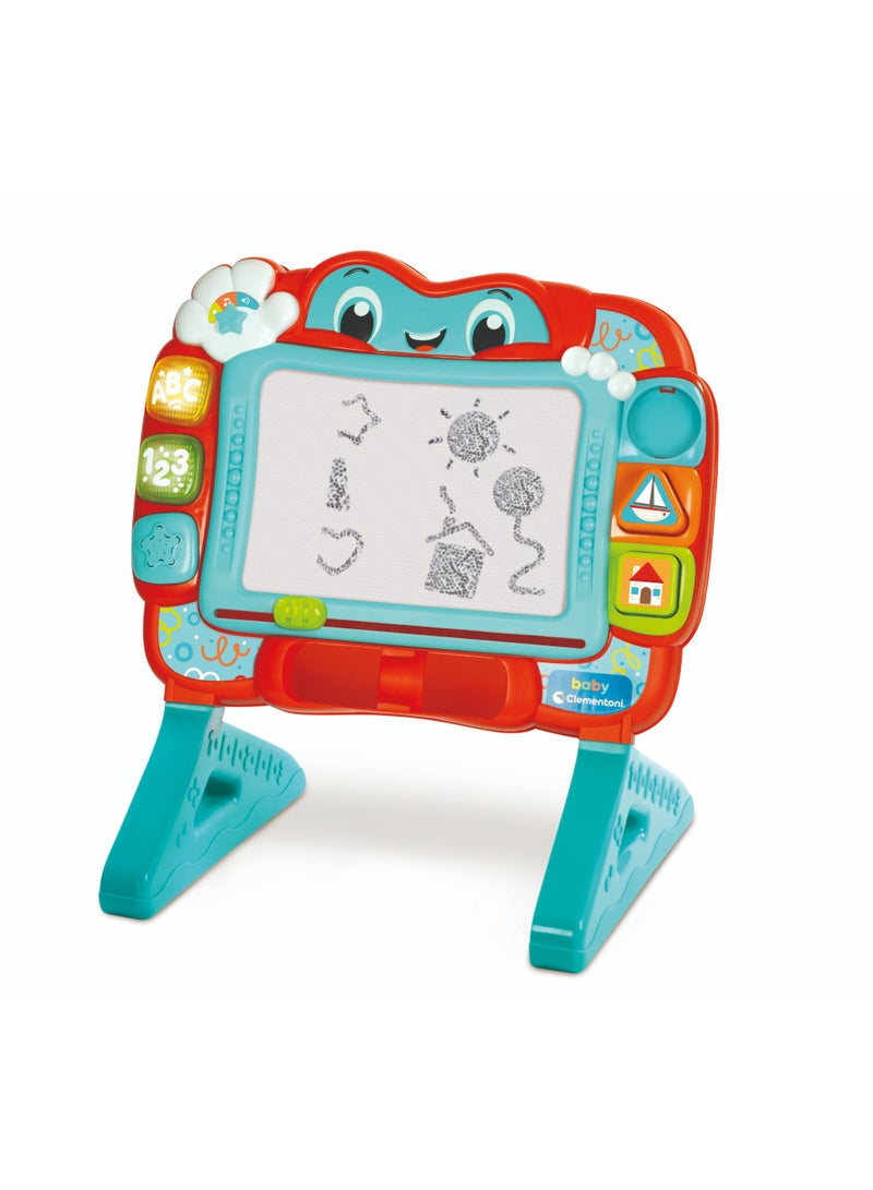 Clementoni لوحة تفاعلية للتعلم والرسم من كليمنتوني للأطفال، تعمل بالبطارية | لعبة تعليمية | لعبة للتطور المبكر | تعلم كيفية الرسم والكتابة! | مع أضواء وصوت | تشجع على الإبداع | تساعد في تطوير المهارات الحركية | هدية مثالية للأطفال الصغار - Image 1