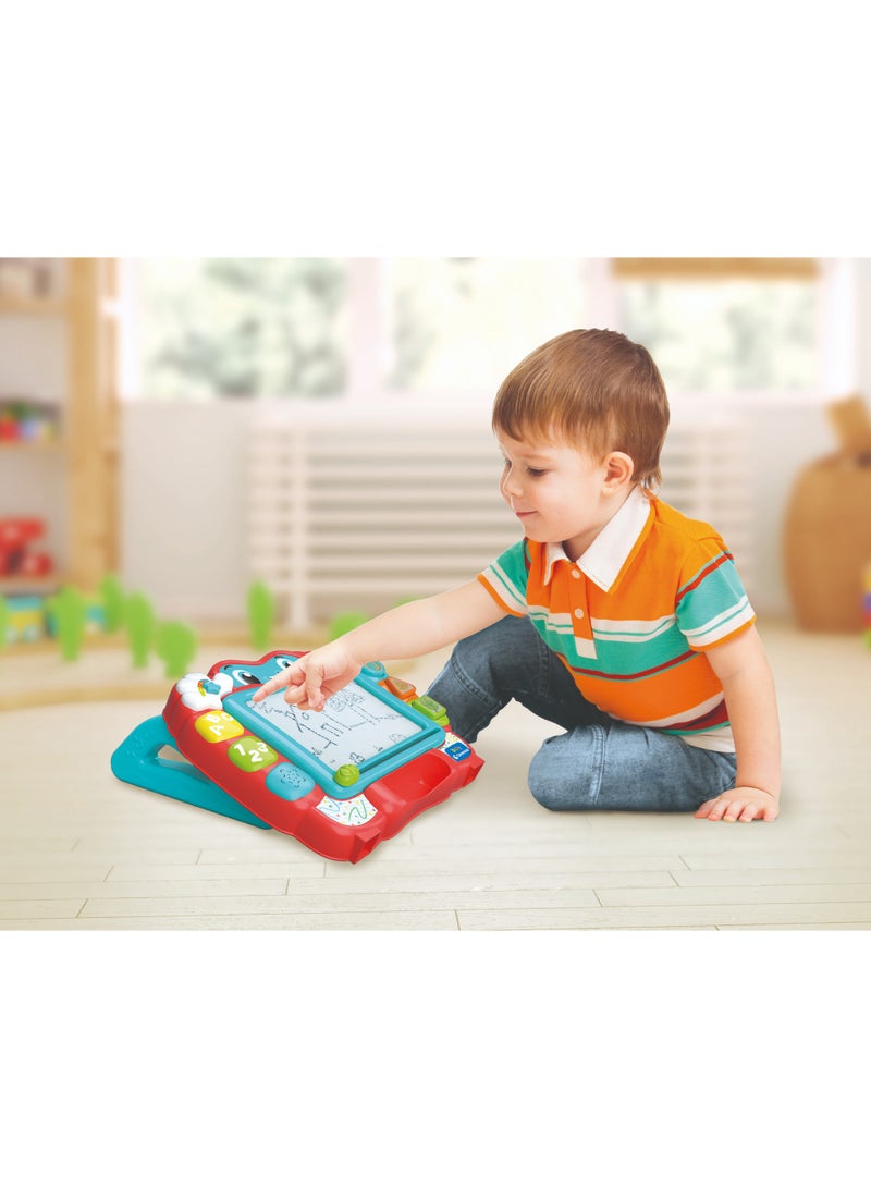 Clementoni لوحة تفاعلية للتعلم والرسم من كليمنتوني للأطفال، تعمل بالبطارية | لعبة تعليمية | لعبة للتطور المبكر | تعلم كيفية الرسم والكتابة! | مع أضواء وصوت | تشجع على الإبداع | تساعد في تطوير المهارات الحركية | هدية مثالية للأطفال الصغار - Image 4