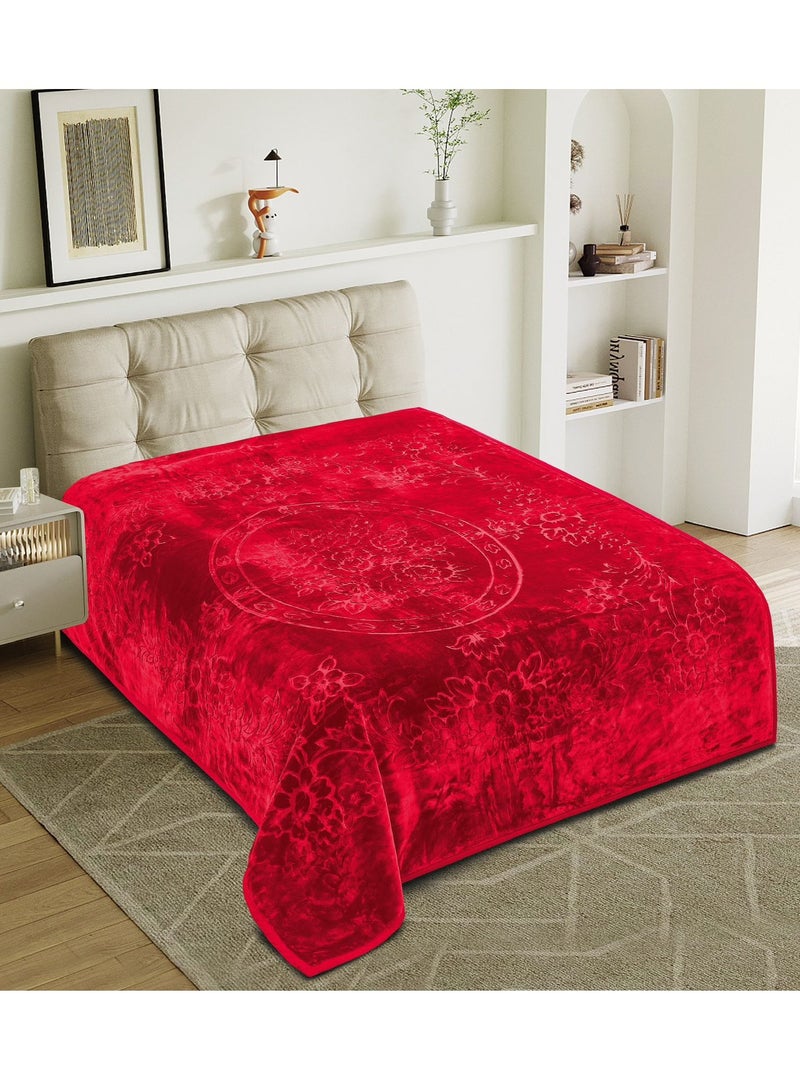 This blanket is characterized by its apparent softness and its main manufacture of polyester fibers, which works as a resistance to fading. - Image 1