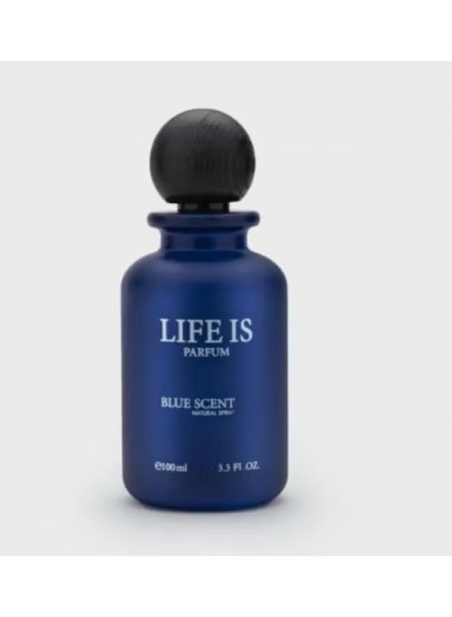 عطر رجالي مستوحى من نقاء السماء الزرقاء والمياه العميقة