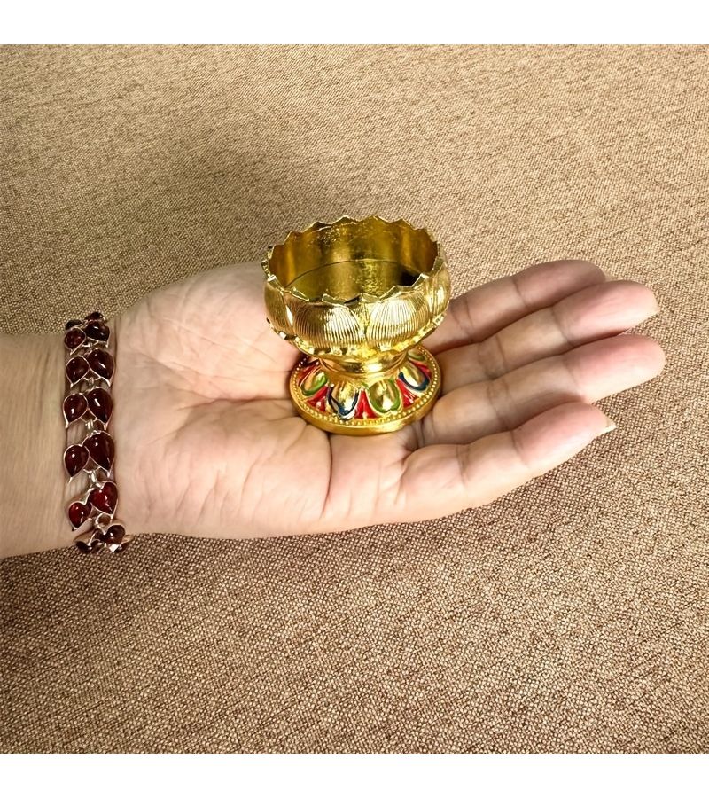 2pcs Golden Vintage Metal Lotus Candleholder Elegant Flower Shape Polished Sturdy Table Centerpiece Suitable For Weddings Diwali Yoga - Image 4