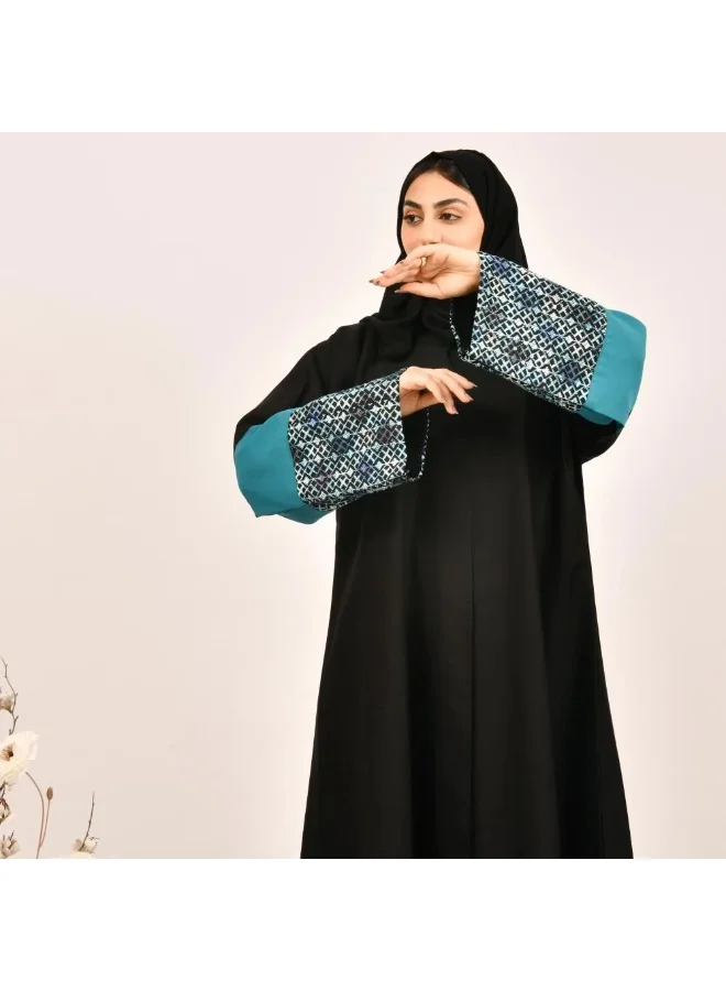 عبايات لمحة عباية لف باللون الاسود مع تداخل الجاكار الزاهي على الاكمام