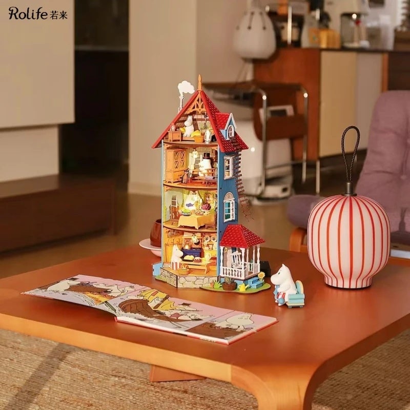 رولايف بيت دمى Officially Licensed Rolife Moomin House DIY Miniature Dollhouse, Tenon Assembly Giant Model Kit, Creative Birthday Gift, DA011 0061863 - Image 2