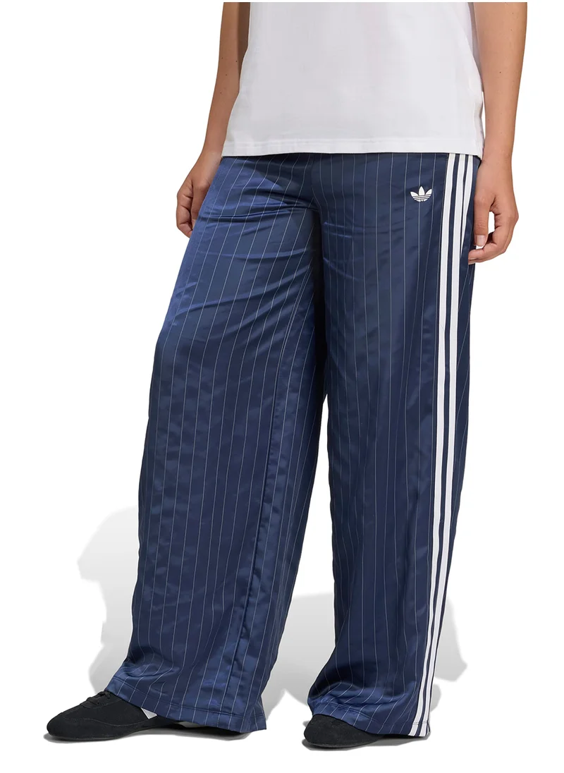 اديداس اوريجينالز Essential Slim Fit Chinos