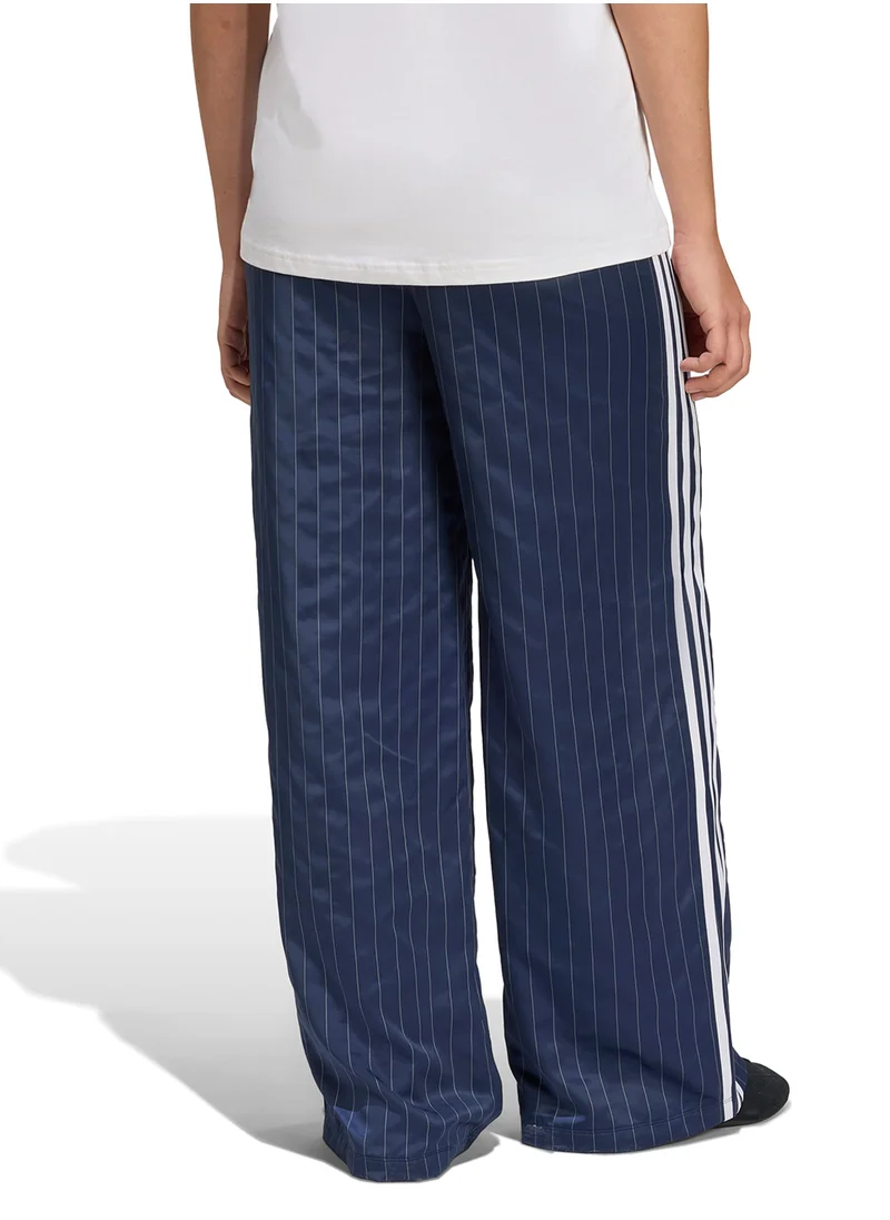 اديداس اوريجينالز Essential Slim Fit Chinos