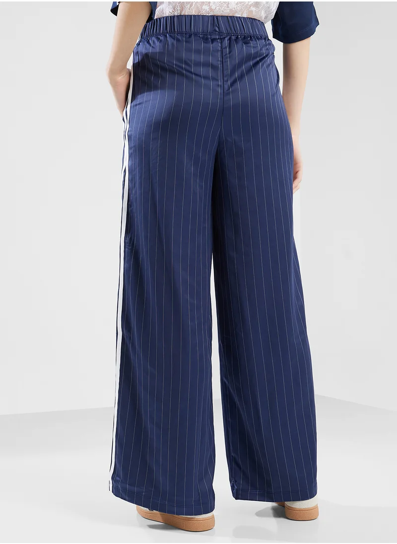 اديداس اوريجينالز Essential Slim Fit Chinos