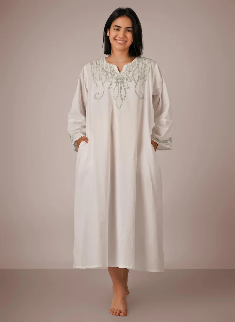 افتر دارك Johri, White Kaftan with Grey Embroidery