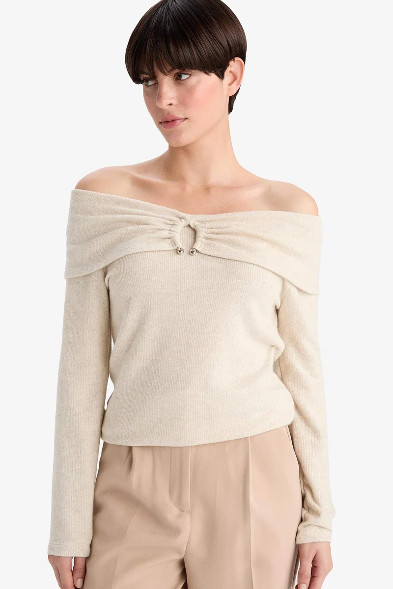 ديفاكتو Slim Fit Off Shoulder T-Shirt