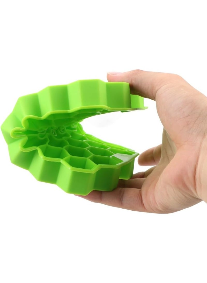 صينية مكعبات الثلج المرنة المصنوعة من السيليكون على شكل قرص العسل مع غطاء، 37 فتحة، مرنة وناعمة مناسبة للثلاجة والفريزر لصنع مكعبات ثلج صغيرة اللون اخضر - Image 2