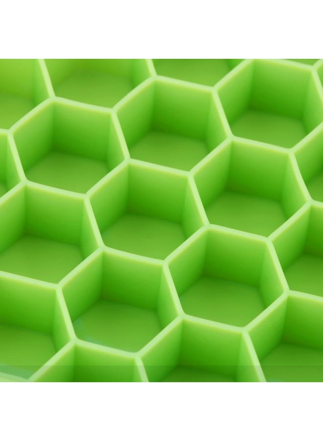 صينية مكعبات الثلج المرنة المصنوعة من السيليكون على شكل قرص العسل مع غطاء، 37 فتحة، مرنة وناعمة مناسبة للثلاجة والفريزر لصنع مكعبات ثلج صغيرة اللون اخضر - Image 4