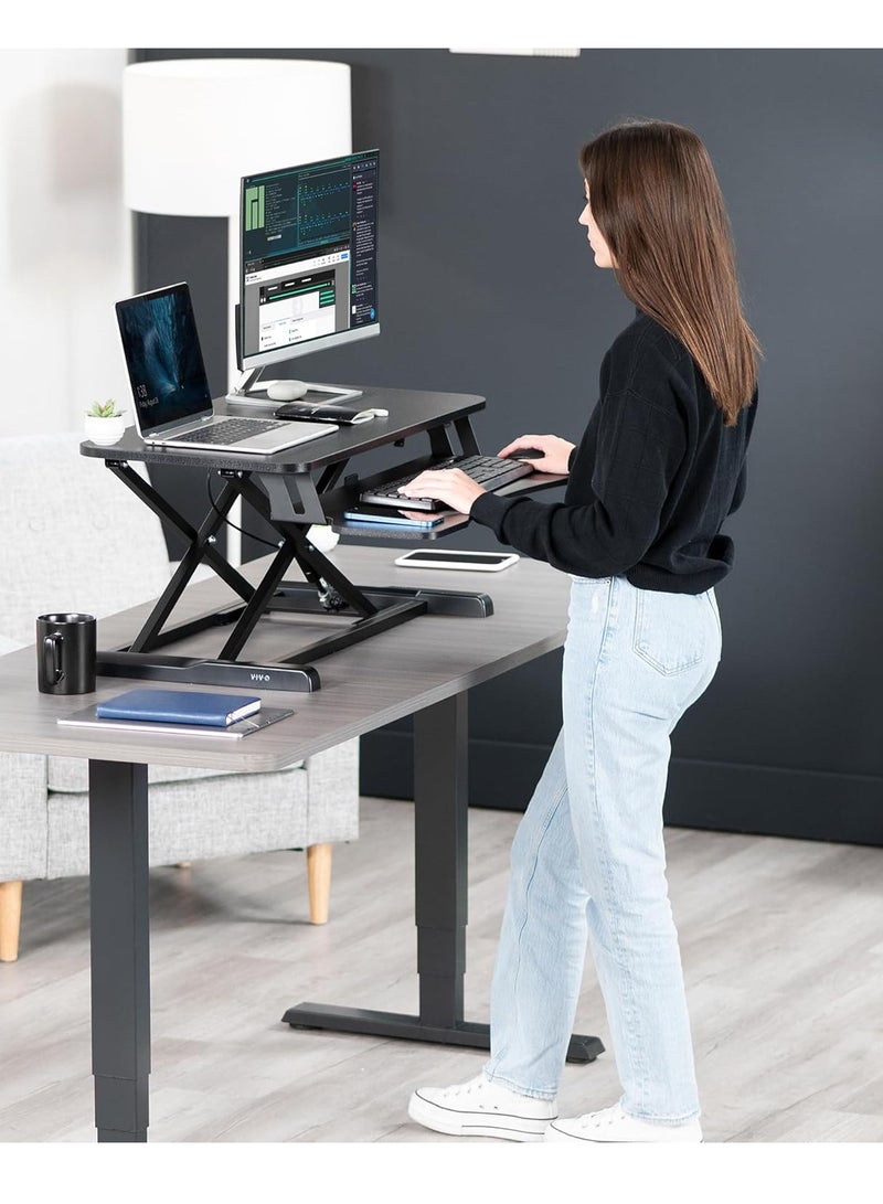 جيرزون محول مكتب قائم من جير زون مقاس 32 بوصة، حامل مكتب قائم بذاته قابل للتعديل، حامل طاولة سريع الجلوس والوقوف، محطة عمل مزدوجة للشاشة والكمبيوتر المحمول للمكتب المنزلي مع درج لوحة مفاتيح، أسود - Image 2