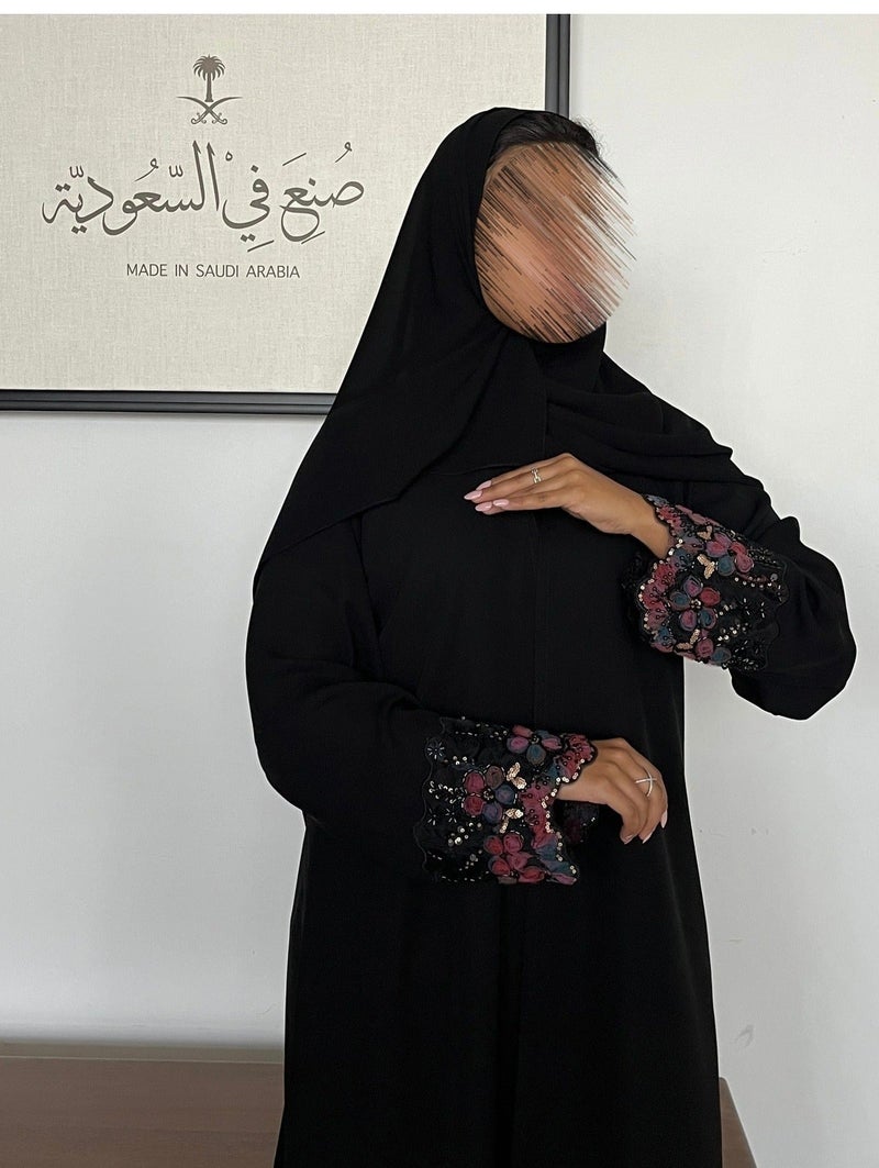 كريتر  عباية أنيقة عصرية و القماش كريب مع كلفة ورود باليد وقصة العباية ربع كلوش شامل طرحة . - Image 1
