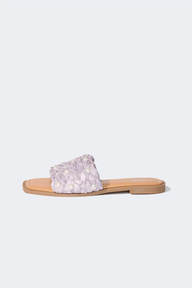 ديفاكتو Woman Pearl Detail Flat Base Slippers