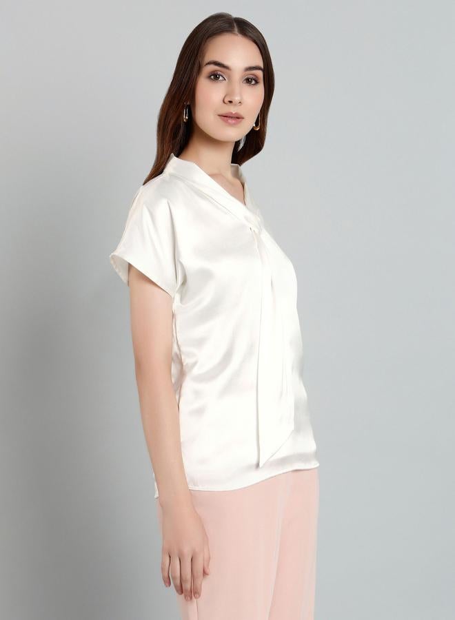 ميش بلوزة ساتان سادة بقصة عادية وياقة بأربطة - Image 3