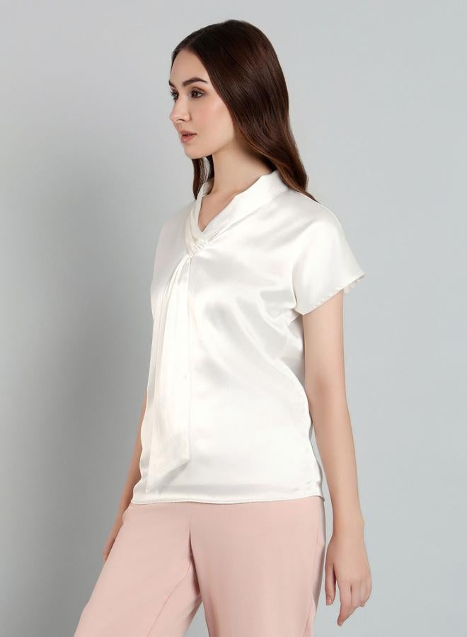 ميش بلوزة ساتان سادة بقصة عادية وياقة بأربطة - Image 4