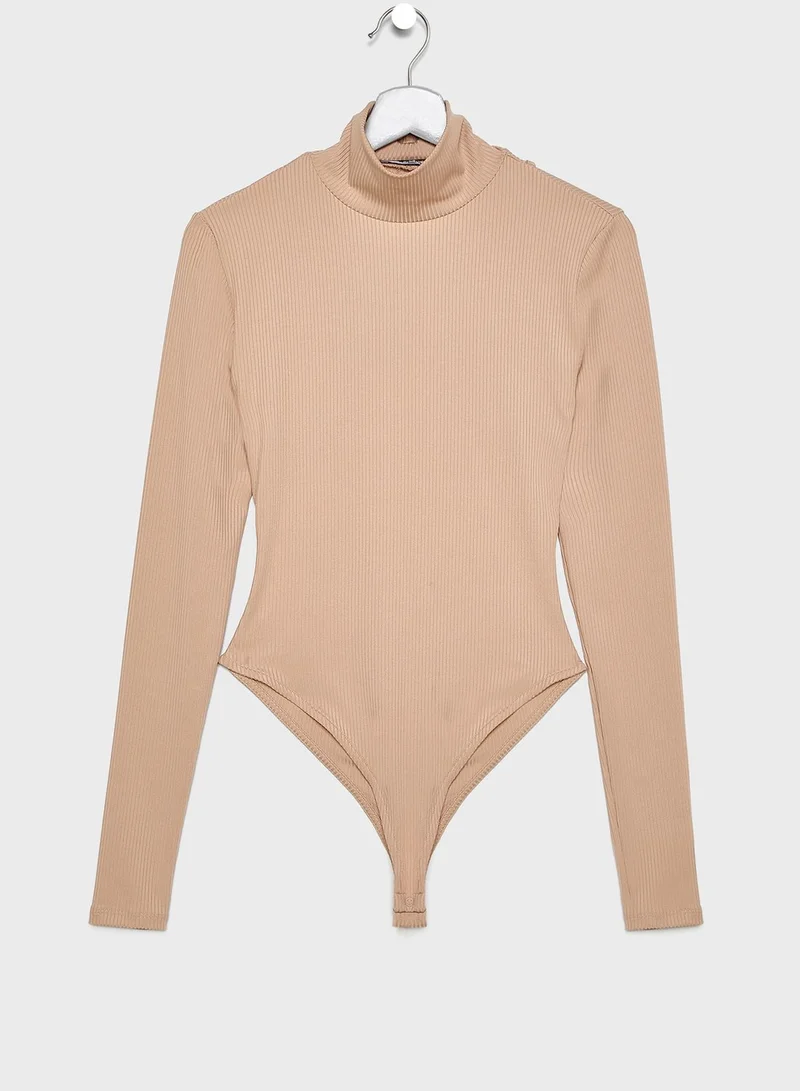 NA-KD Open Back High Neck Body
