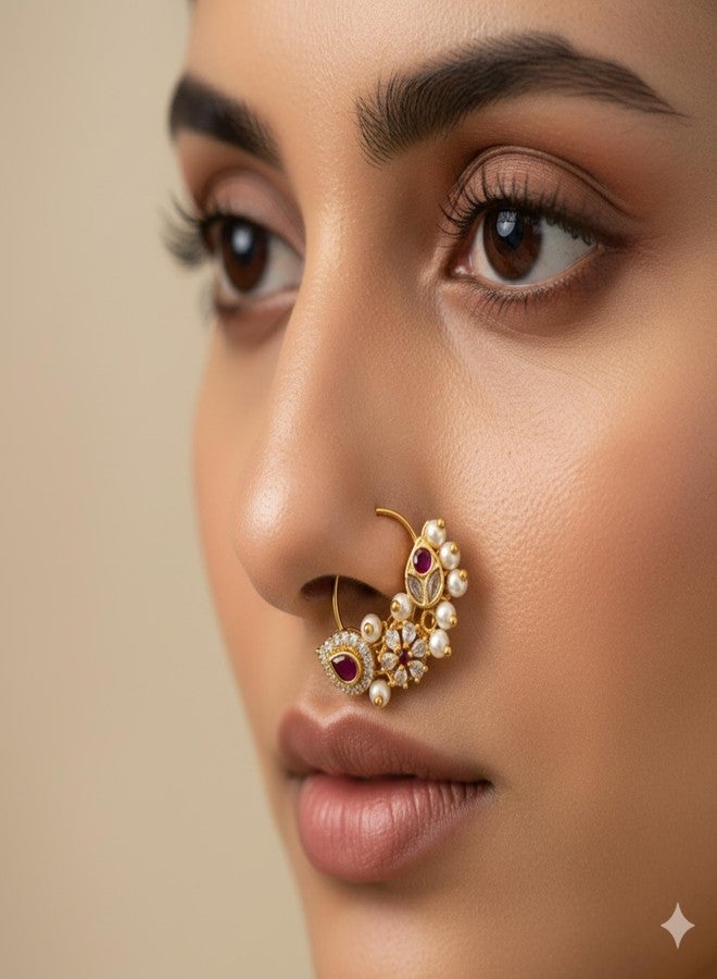 خاتم أنف تقليدي مطلي بالذهب من AAIKU Maharashtrian للعرائس | خاتم أنف تقليدي مزين بخرز اللؤلؤ واللؤلؤ الأبيض | مجوهرات بقاعدة نحاسية (التصميم 3) - Image 2