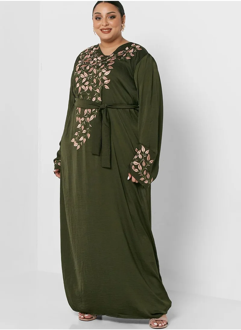 Hayas Closet Curve Floral Embroidered Jalabiya