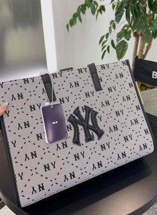 MLB New York Yankees Tote Bag - pzsku/ZBE3724805ACDAAB202FFZ/45/1744798903/dd47c964-5f89-48d3-bf73-bf2580ab2403