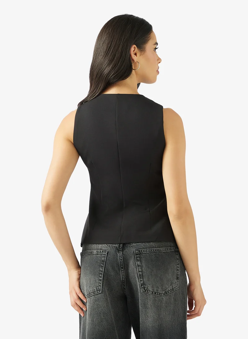 جينجر سترة بتفاصيل ذهبية