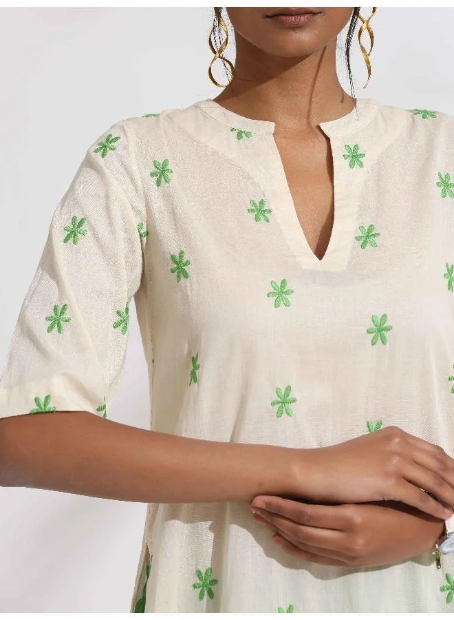 trueBrowns Off-White Cotton Floral Embroidered Straight Kurta Set
