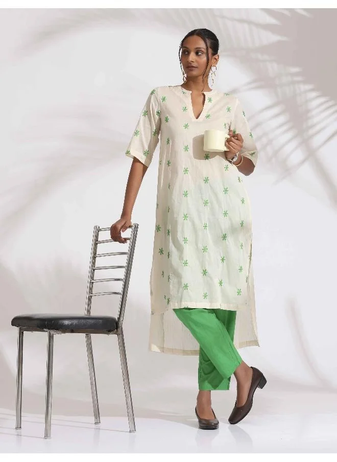 ترو برونز trueBrowns Off-White Cotton Floral Embroidered Straight Kurta Set