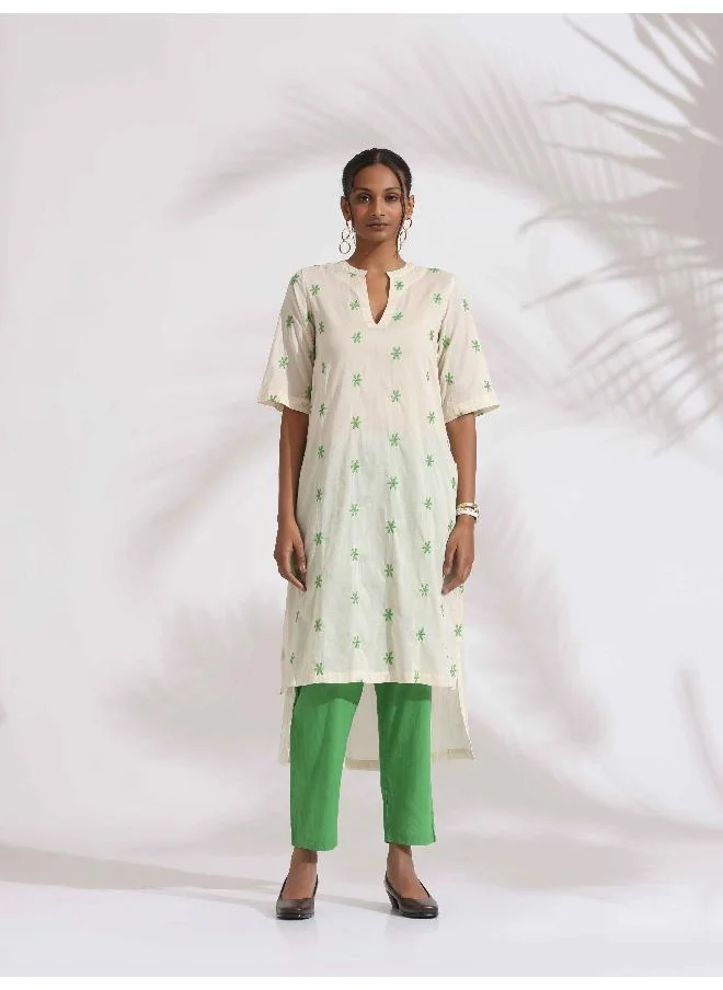 ترو برونز trueBrowns Off-White Cotton Floral Embroidered Straight Kurta Set