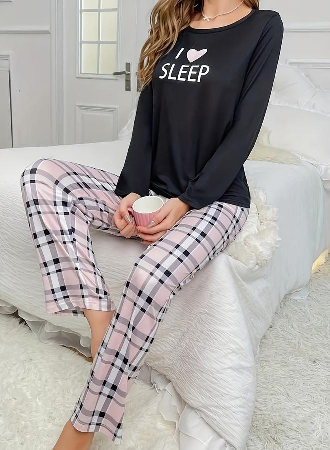 تايك تو طقم بيجاما من بنطال بطبعة مربعات مع تيشيرت بأكمام طويلة - Image 5