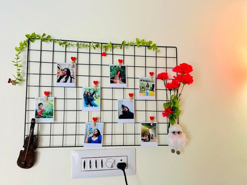 CreativeBuzz Steel Grid Photo Frame for Wall with 10 Wooden Deginer Clips | DIY Metal Wire Grid Wall Organizer | Aesthetic Photo Display Frame, Memo Board & Room Wall Décor for Home, Bedroom & Office (Black, 65x45cm) - Image 4