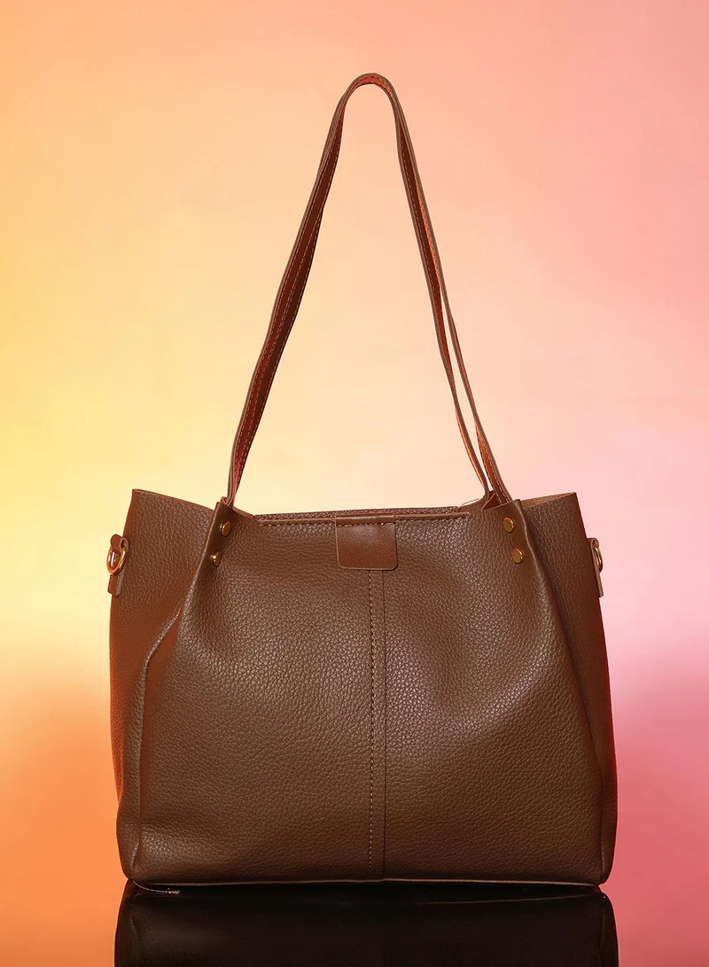 Haute Sauce Elegant plain shoulder bag made of vegan leather with a zipper closure for women