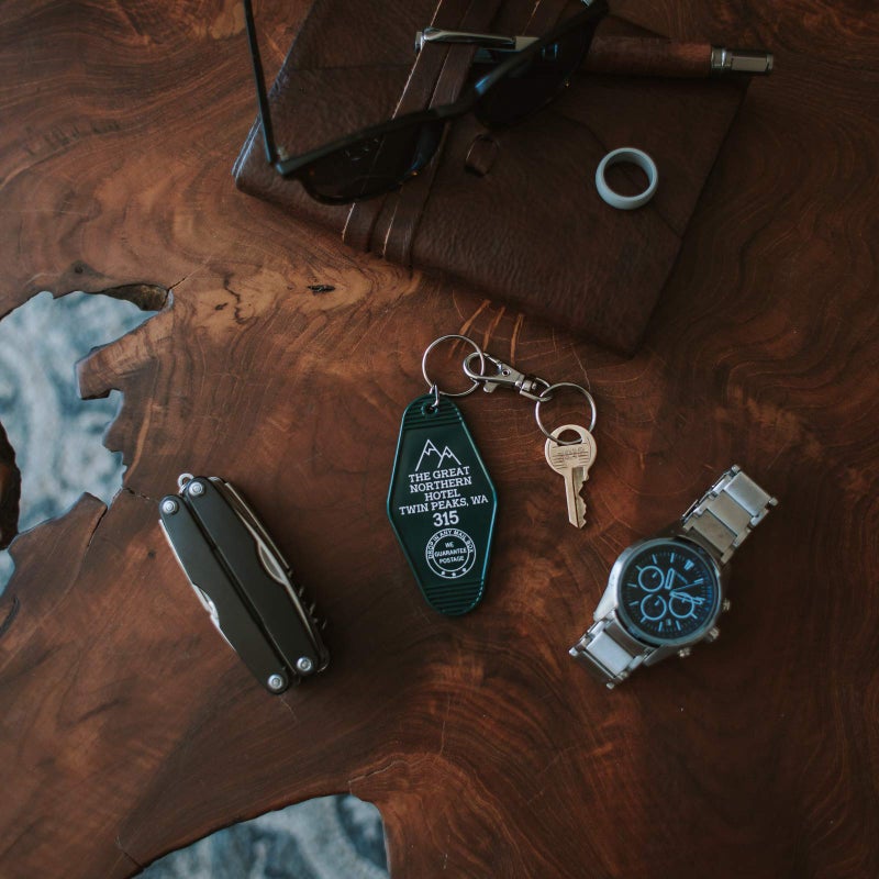 Chillkat Vintage Hotel Motel Keychain (Dark Green Great Northern Hotel) - Image 3