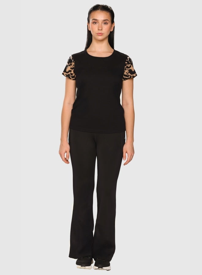 ماسلميند بلوزة نسائية بحمالات مدمجة من قماش فائق النعومة مقاوم للتجعد، قابل للتمدد، يحافظ على شكله، ومتين لراحة طوال اليوم، دعم متوسط - Image 2