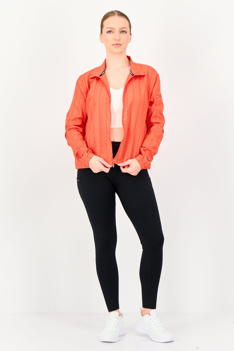 Nike جاكيت رياضي نسائي مناسب للجري، واقي من الرياح، أحمر - Image 4