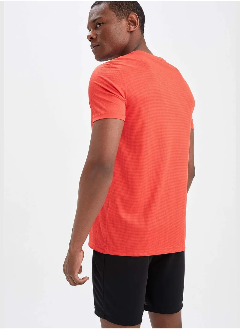 ديفاكتو Slim Fit Minimal Logo Print T-Shirt
