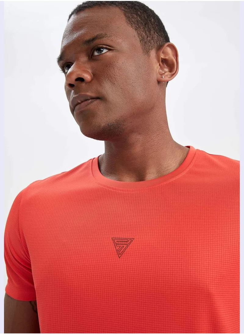 ديفاكتو Slim Fit Minimal Logo Print T-Shirt