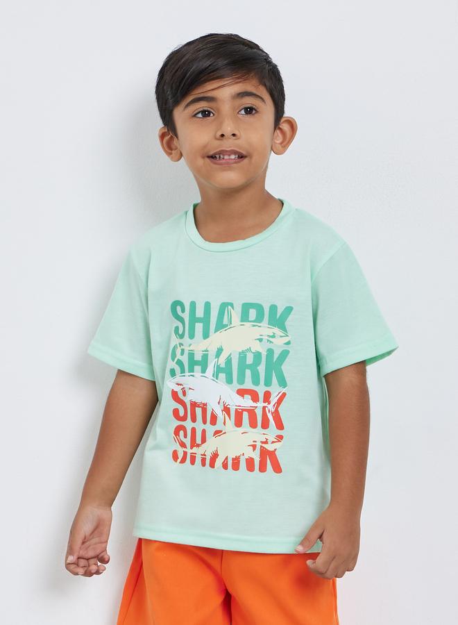 ستايلي طقم تي شيرت وشورت بطبعة جرافيك للأولاد - Image 2