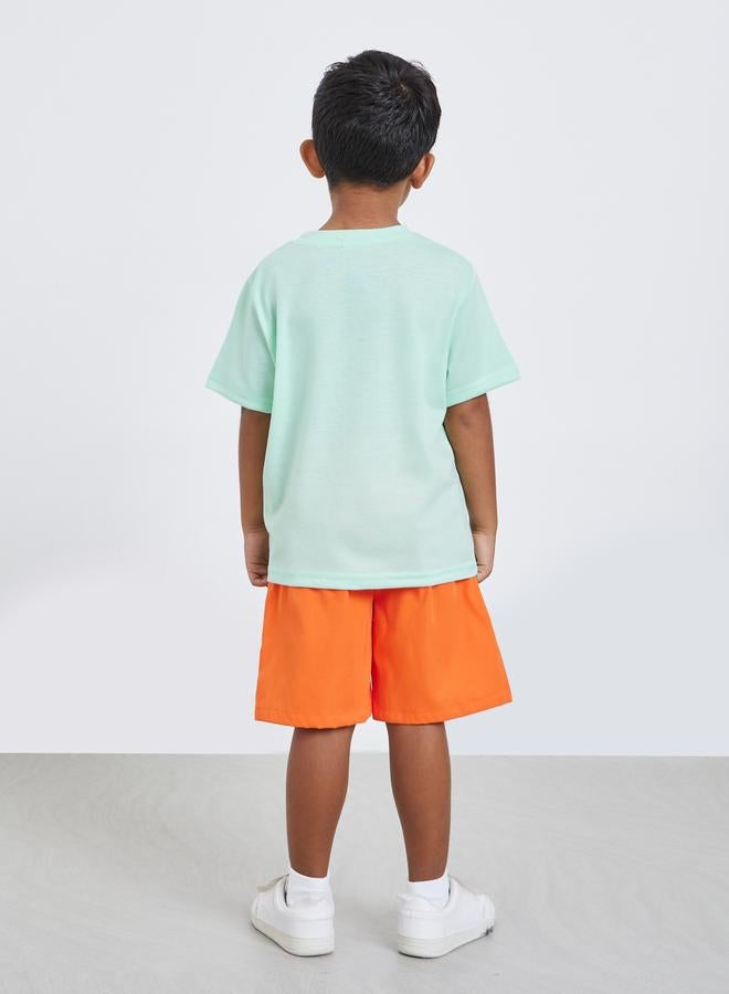 ستايلي طقم تي شيرت وشورت بطبعة جرافيك للأولاد - Image 4