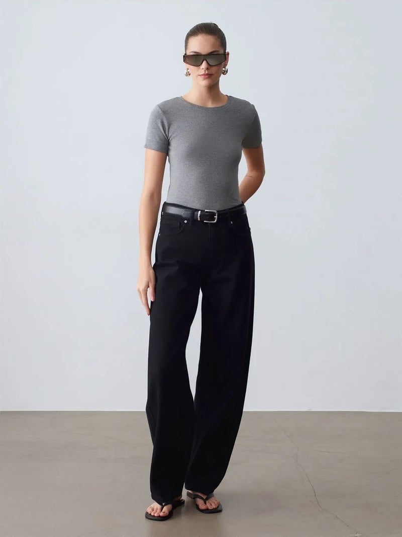DILVIN Women's Slim Fit Crew Neck T-Shirt - Image 1