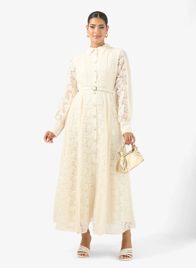 خزانة فستان دانتيل بتصميم -