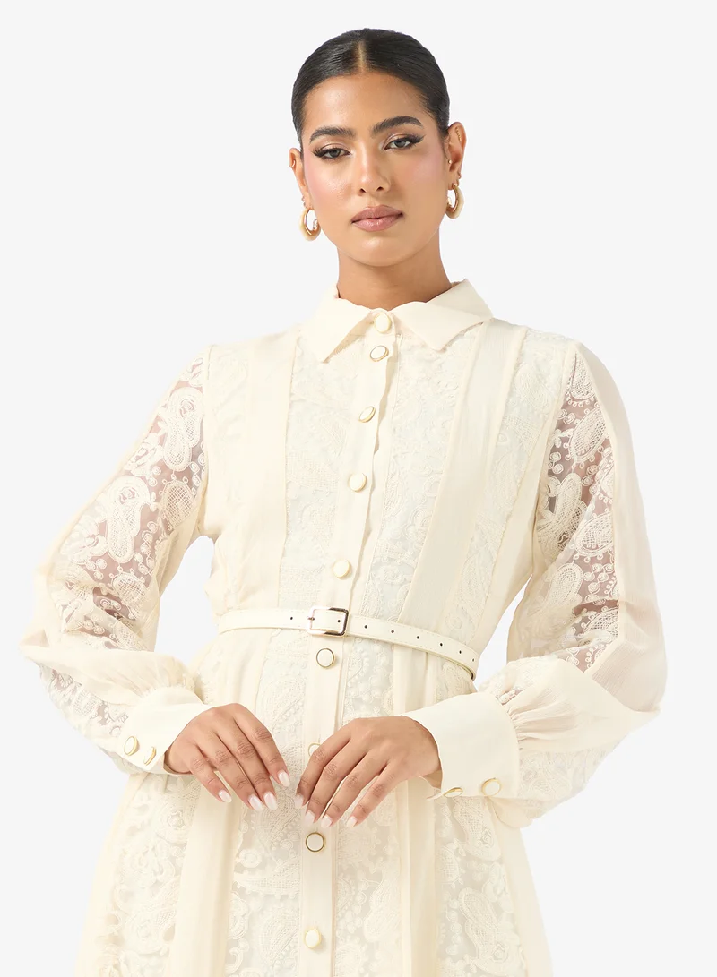 خزانة فستان دانتيل بتصميم -