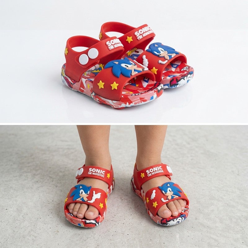 A fun and practical pair of kids' sandals featuring the popular "Sonic the Hedgehog" graphics. Designed with an adjustable-like back strap and a wide front band, these sandals offer a secure fit for active toddlers. Crafted from lightweight, water-friendly materials, they are perfect for daily wear, playdates, or beach trips