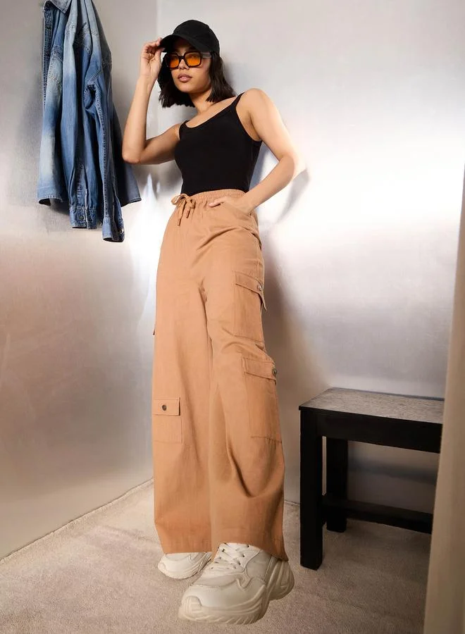 ساسافراس بنطال كارجو سادة بنسيج تويل ورباط