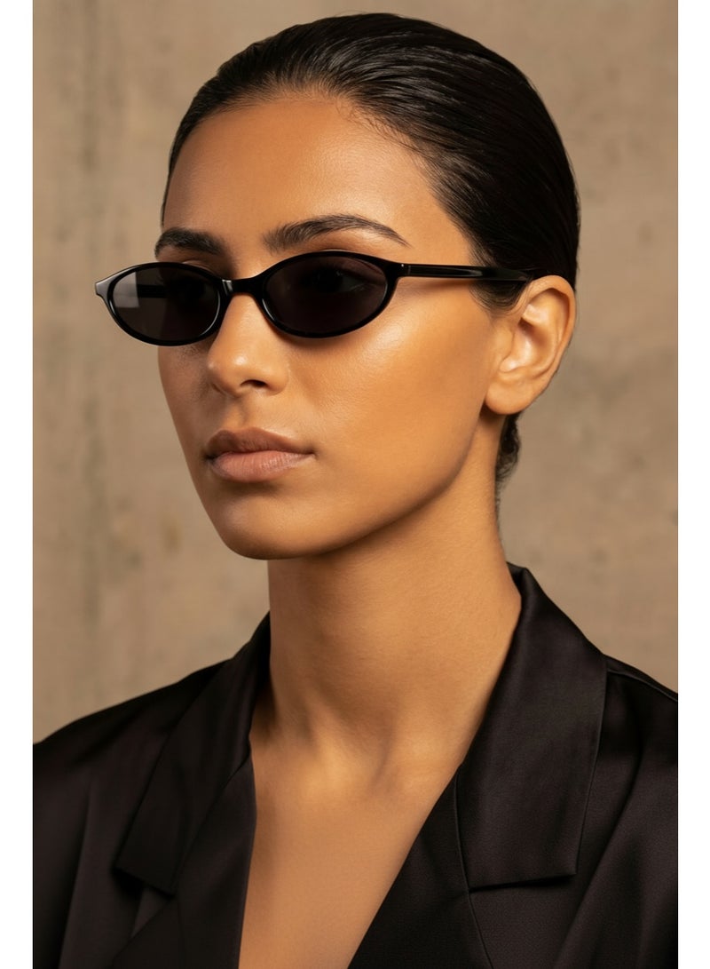 تصميم زينس نظارة شمسية نسائية صغيرة وخفيفة جداً بتصميم بيضاوي – حماية 100% من الأشعة فوق البنفسجية، إطار أسود وعدسات سوداء - Image 1