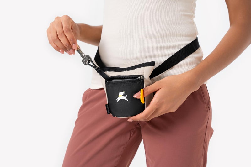 OllyDog Goodie Treat Bag, Dog Treat Pouch, Waist Belt Clip for Hands-Free Training, Magnetic Closure, Dog Training and Behavior Aids, Three Ways to Wear (Con Leche) - Image 3