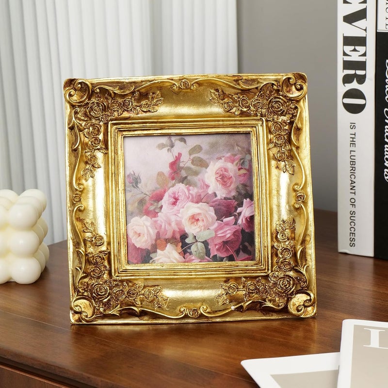 Cuspin إطار صور مربع ذهبي مقاس 4×4 من ، إطار صور مزخرف من الراتنج بنقوش زهرية، مع واجهة زجاجية حقيقية، لوضعه على الطاولة أو تعليقه على الجدار، تزيين أنيق للمنزل. - Image 3