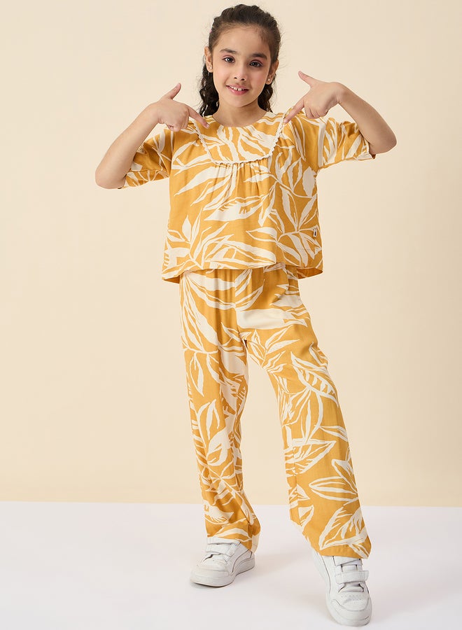 ستايلو بج طقم بلوزة وبنطلون بطبعة زهور بياقة مستديرة من ستايلو بوغ - Image 1