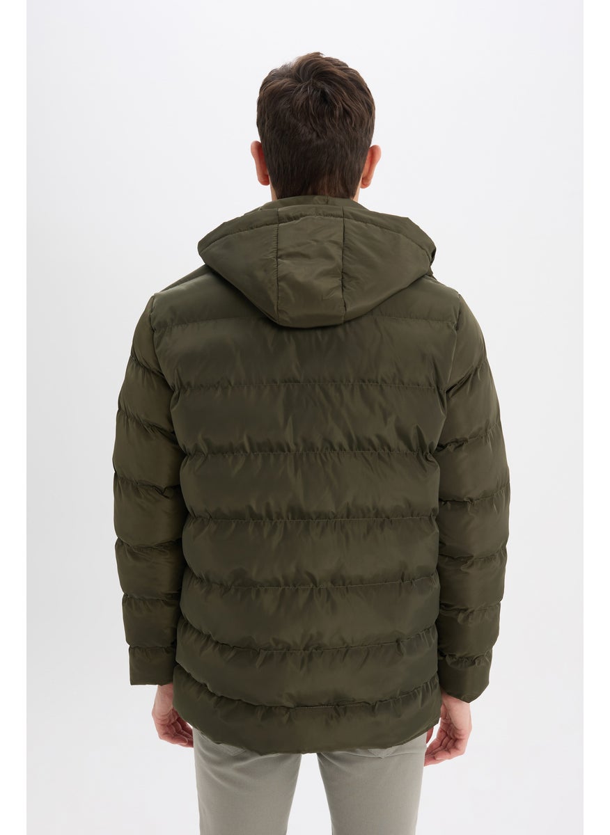 Man Regular Fit Hooded Zippered Snap Closure Puffer Jacket
